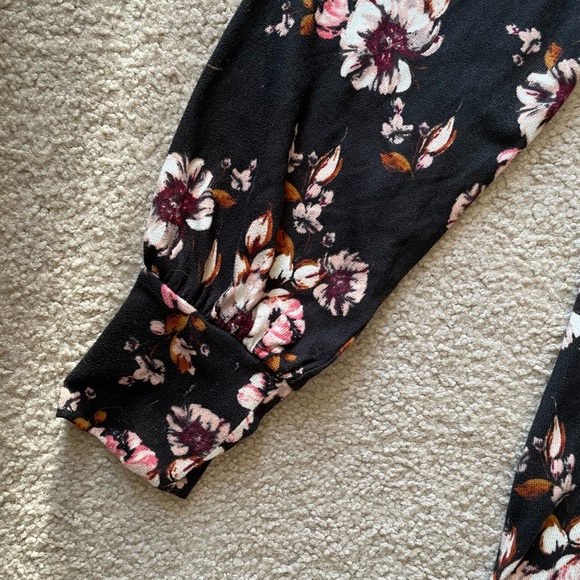 Business casual interview ready Black soft floral shirt - Picture 3 of 3